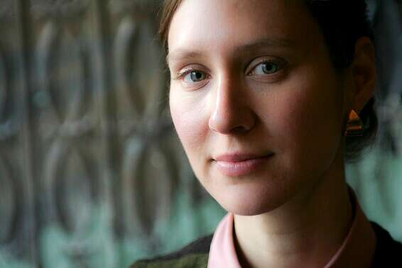 "סבתא של אילן, שגרה בדירה פיצית, פרסה על השולחן עשרות מנות, וכל מנה כמו היתה פיסה מההיסטוריה שלה". שפי // צילום: Katherine Needles